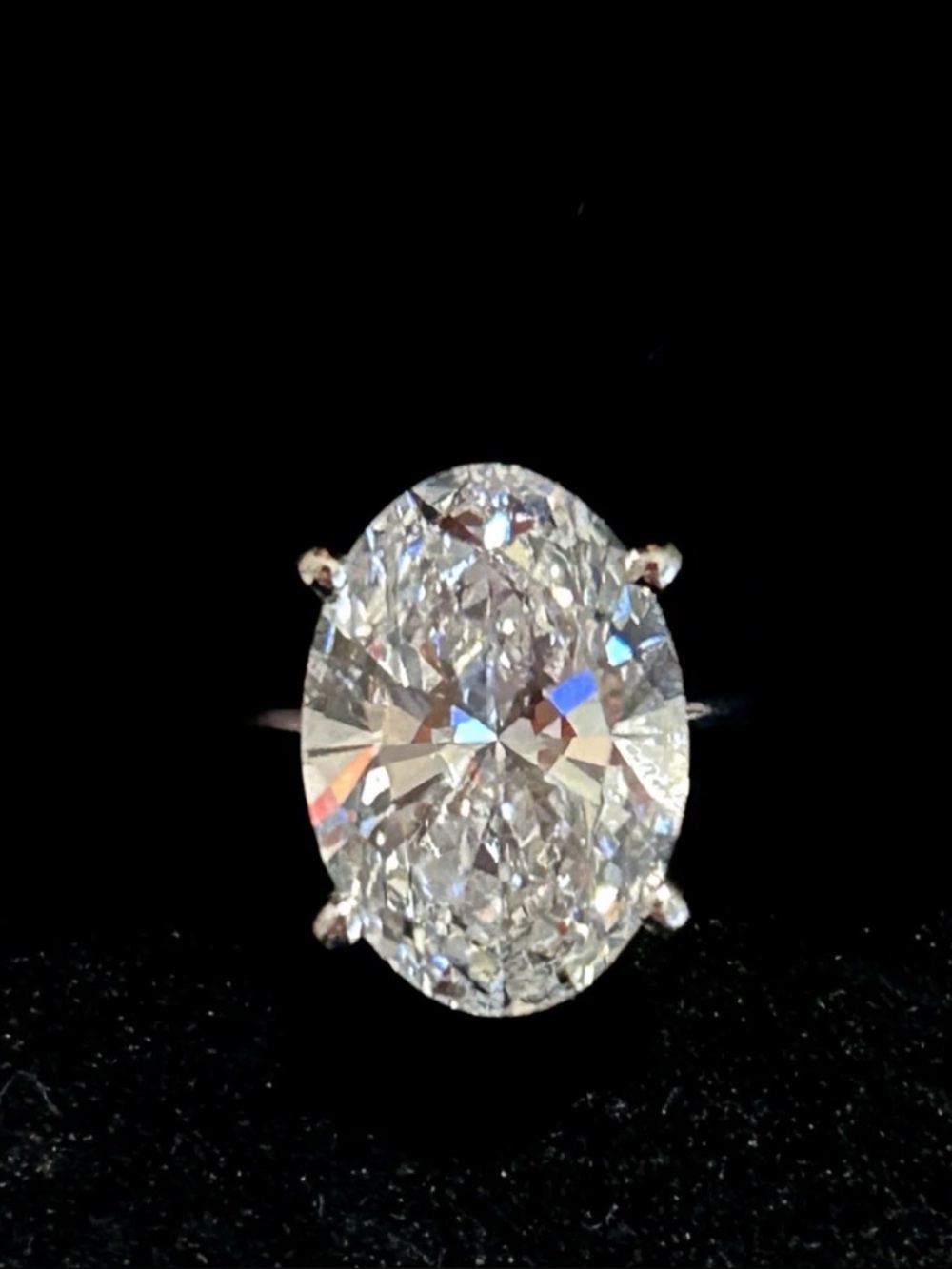 Timeless classic 7 CT 💎💍Oval Solitaire Engagement Ring solid 14K White Gold.